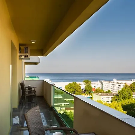 Apartment Sara Moonlight Mamaia